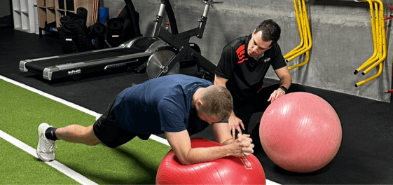 Richie Lynch training with athlete, Sports Rehab, Return to Sports Melbourne, Sports injury rehabilitation Melbourne - Run Ready
