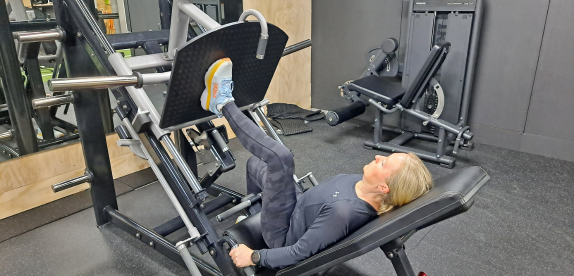 Strength training for runners, Melbourne strength training for runners, Running S&C Melbourne, Strength coach Melbourne, Woman doing leg strength exercises in gym - Run Ready