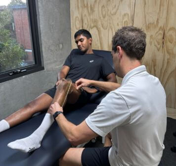 Knee injury, running injury, running sports physio, physiotherapy for runners, Melbourne sports physiotherapy, Richie Lynch treating knee injury