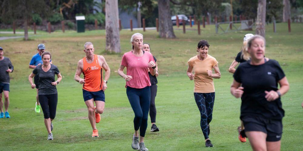 Running physio, recovery runs for runners, runner performance, group of runners outdoors, Melbourne sports physio for runners